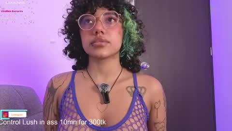 Luanis online show from April 15, 2026, 1:01 am