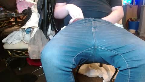 luckythepuppy online show from December 4, 2025, 7:55 pm