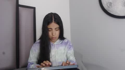   online show from November 26, 2025, 4:24 am