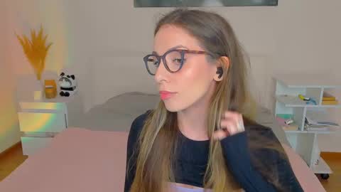 lucy__ray online show from December 23, 2024, 3:33 pm