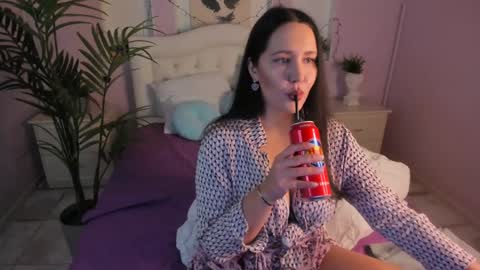 Snapshot of lucy_boobsy chatting on February 8, 2025, 8:42 pm Laura online show from February 8, 2025, 8:42 pm