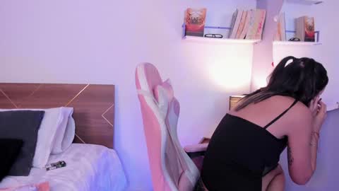 Snapshot of lucy_ferreiraa chatting on February 8, 2025, 5:08 am Your Lucy online show from February 8, 2025, 5:08 am