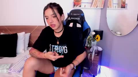 Snapshot of lucy_ferreiraa chatting on February 18, 2025, 7:54 am Your Lucy online show from February 18, 2025, 7:54 am