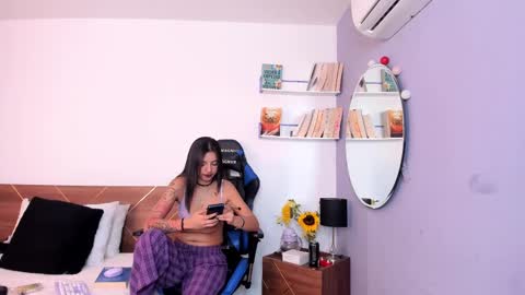 Snapshot of lucy_ferreiraa chatting on February 23, 2025, 6:39 am Your Lucy online show from February 23, 2025, 6:39 am