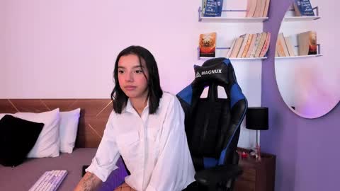 Snapshot of lucy_ferreiraa chatting on March 7, 2025, 4:57 am Your Lucy online show from March 7, 2025, 4:57 am