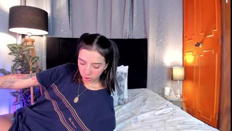 Snapshot of lucy_ferreiraa chatting on March 12, 2025, 8:20 pm Your Lucy online show from March 12, 2025, 8:20 pm