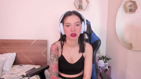 Snapshot of lucy_ferreiraa chatting on October 24, 2025, 5:04 am Your Lucy online show from October 24, 2025, 5:04 am