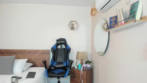 Snapshot of lucy_ferreiraa chatting on October 25, 2025, 5:19 pm Your Lucy online show from October 25, 2025, 5:19 pm