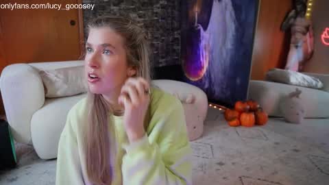 Snapshot of lucy_gooosey chatting on October 15, 2025, 10:32 pm Lucy. online show from October 15, 2025, 10:32 pm
