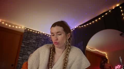 Snapshot of lucy_gooosey chatting on November 1, 2025, 1:51 am Lucy. online show from November 1, 2025, 1:51 am