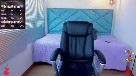 Snapshot of lucy_greys_ chatting on January 13, 2026, 12:32 pm Lucy Greys online show from January 13, 2026, 12:32 pm