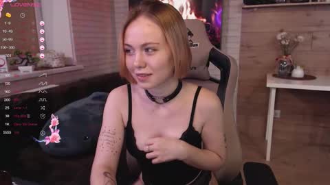 Snapshot of lucy_mirror chatting on September 11, 2025, 10:32 pm Lucy online show from September 11, 2025, 10:32 pm