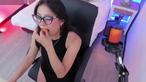 Lucy  online show from February 28, 2026, 7:48 pm