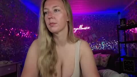 lucyallen4201 online show from May 18, 2026, 10:10 am