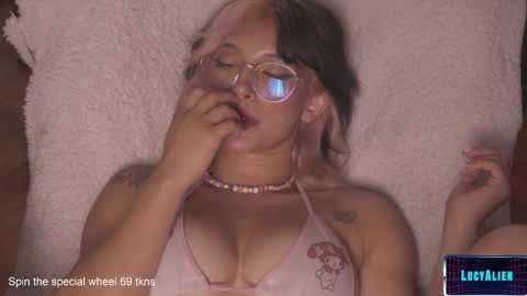 Snapshot of lucyallenx chatting on January 29, 2025, 11:14 pm Lucy Alien online show from January 29, 2025, 11:14 pm