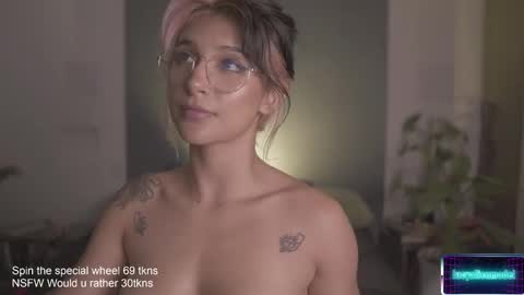 Snapshot of lucyallenx chatting on February 25, 2025, 1:52 am Lucy Alien online show from February 25, 2025, 1:52 am