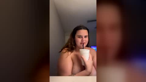 Snapshot of lucybell2021 chatting on August 5, 2026, 7:22 am lucybell2021 online show from August 5, 2026, 7:22 am