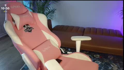 Snapshot of lucydelrey57 chatting on March 9, 2025, 8:10 pm lucydelrey57 online show from March 9, 2025, 8:10 pm