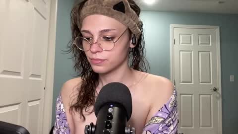 Snapshot of lucyguze chatting on May 24, 2026, 4:39 am Lucy online show from May 24, 2026, 4:39 am