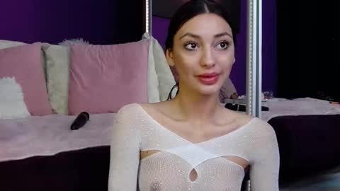 Lucy Kims online show from December 9, 2024, 4:34 am