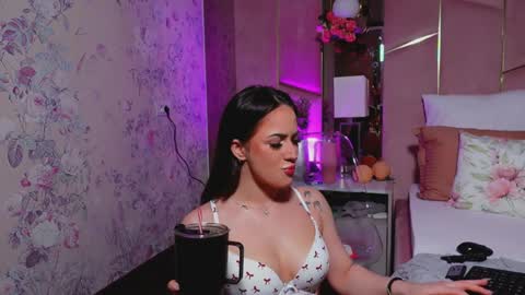 Lucy Lexton online show from April 4, 2026, 3:27 am