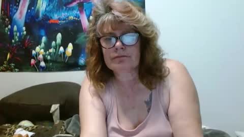lucylling online show from February 15, 2026, 12:14 pm