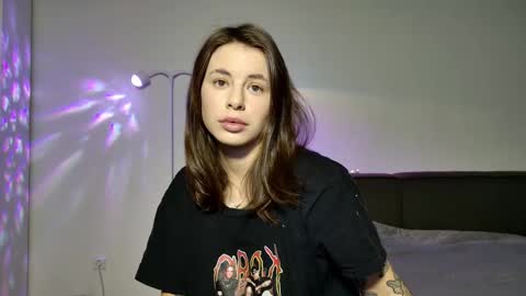 Snapshot of lucyrait chatting on December 1, 2025, 1:16 pm Lucy online show from December 1, 2025, 1:16 pm