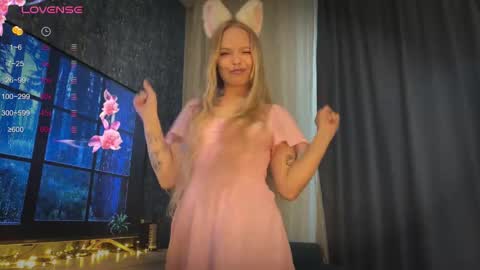 Spider Girl  online show from October 31, 2025, 10:49 am