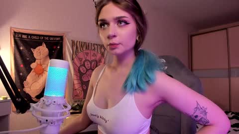 Snapshot of lucysbrain chatting on January 7, 2025, 2:53 am Lucy online show from January 7, 2025, 2:53 am