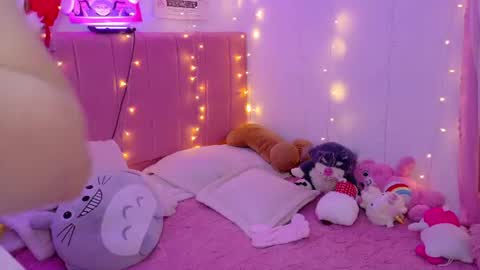 Snapshot of lucyy_peach chatting on August 1, 2026, 5:40 am LUCYY FROM HOME online show from August 1, 2026, 5:40 am