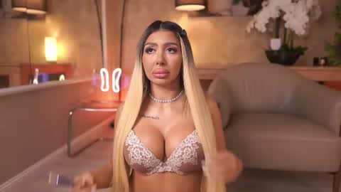 Snapshot of lucyyrosse chatting on July 22, 2026, 8:28 am LucyRose online show from July 22, 2026, 8:28 am