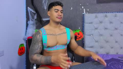 Luigi Independent model online show from November 1, 2025, 3:58 pm