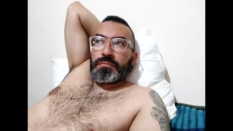 Snapshot of luis2988z chatting on January 16, 2025, 3:02 am Hairyman online show from January 16, 2025, 3:02 am
