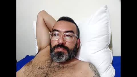 Snapshot of luis2988z chatting on January 26, 2025, 3:17 am Hairyman online show from January 26, 2025, 3:17 am