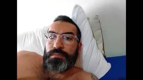 Snapshot of luis2988z chatting on February 4, 2025, 12:44 pm Hairyman online show from February 4, 2025, 12:44 pm