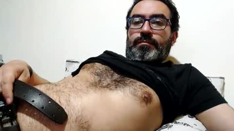 Snapshot of luis2988z chatting on October 7, 2025, 1:47 am Hairyman online show from October 7, 2025, 1:47 am