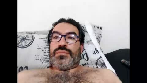 Snapshot of luis2988z chatting on November 16, 2025, 4:01 pm Hairyman online show from November 16, 2025, 4:01 pm