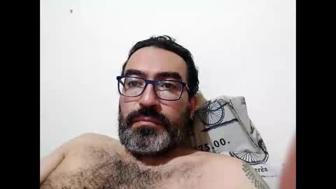 Snapshot of luis2988z chatting on November 26, 2025, 3:18 am Hairyman online show from November 26, 2025, 3:18 am