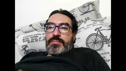 Snapshot of luis2988z chatting on November 27, 2025, 2:57 am Hairyman online show from November 27, 2025, 2:57 am