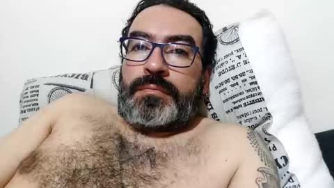 Snapshot of luis2988z chatting on December 3, 2025, 4:31 am Hairyman online show from December 3, 2025, 4:31 am