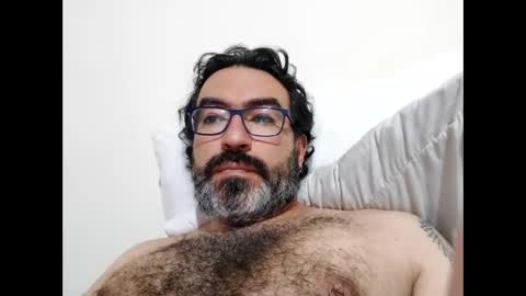 Snapshot of luis2988z chatting on January 5, 2026, 10:35 pm Hairyman online show from January 5, 2026, 10:35 pm