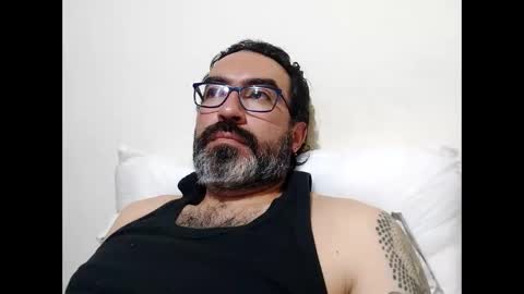 Snapshot of luis2988z chatting on January 11, 2026, 12:15 am Hairyman online show from January 11, 2026, 12:15 am