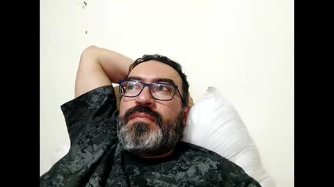 Snapshot of luis2988z chatting on January 11, 2026, 11:43 pm Hairyman online show from January 11, 2026, 11:43 pm