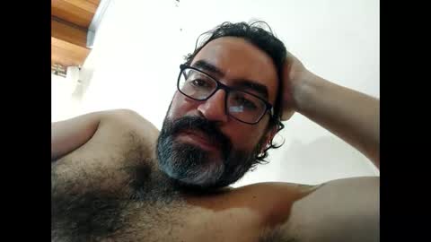 Snapshot of luis2988z chatting on January 12, 2026, 2:33 pm Hairyman online show from January 12, 2026, 2:33 pm