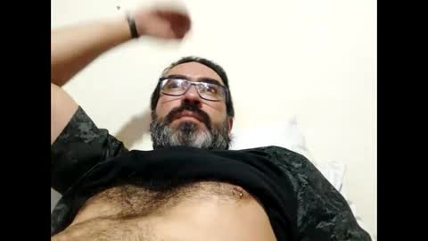 Snapshot of luis2988z chatting on January 14, 2026, 1:22 am Hairyman online show from January 14, 2026, 1:22 am