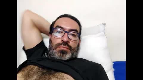 Snapshot of luis2988z chatting on March 1, 2026, 11:51 pm Hairyman online show from March 1, 2026, 11:51 pm