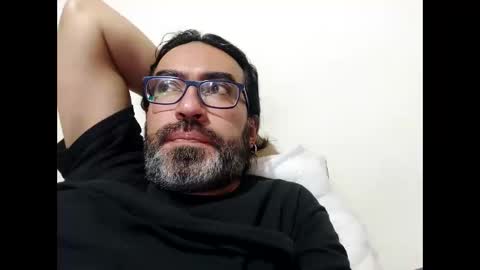 Snapshot of luis2988z chatting on April 14, 2026, 3:01 am Hairyman online show from April 14, 2026, 3:01 am