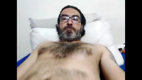Snapshot of luis2988z chatting on April 17, 2026, 5:21 am Hairyman online show from April 17, 2026, 5:21 am