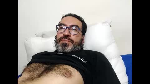 Snapshot of luis2988z chatting on April 21, 2026, 2:48 am Hairyman online show from April 21, 2026, 2:48 am