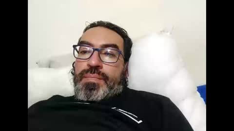 Snapshot of luis2988z chatting on April 21, 2026, 2:51 am Hairyman online show from April 21, 2026, 2:51 am